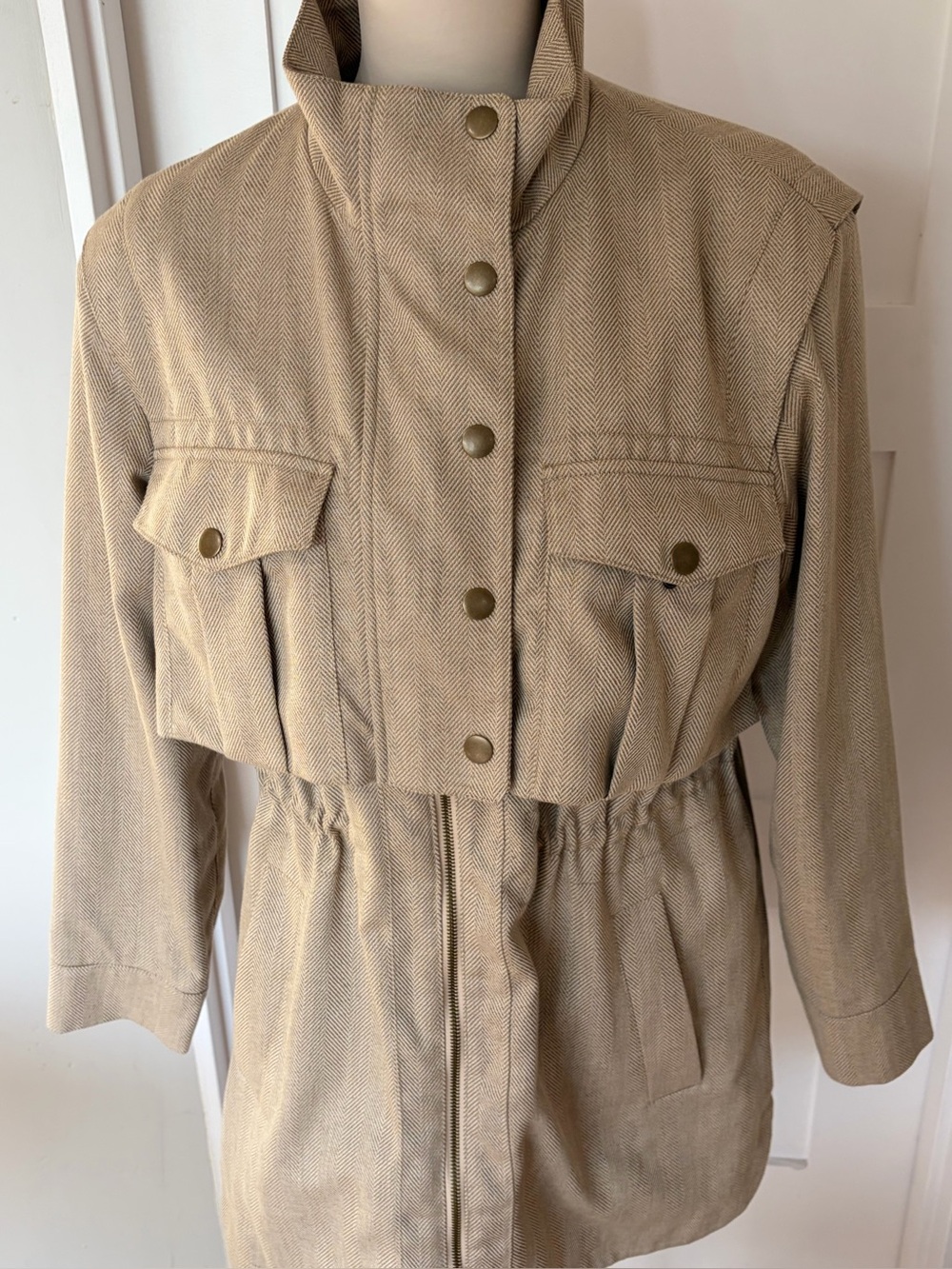 Banana Republic Beige Herringbone Utility Jacket in taupe– Women’s M